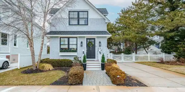 238 Crescent