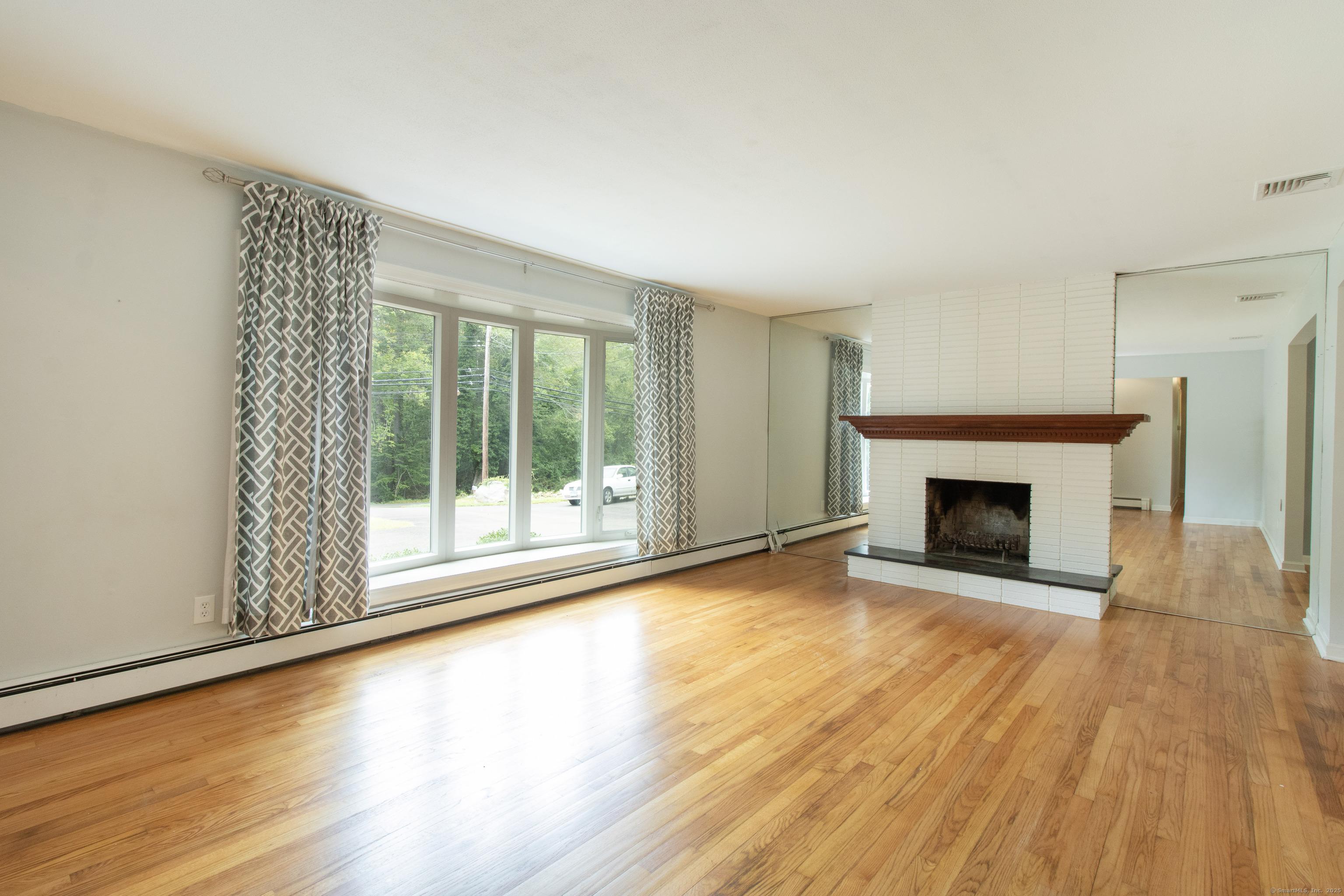 Image 4Living Room