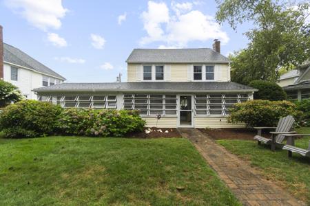 21 West Walk