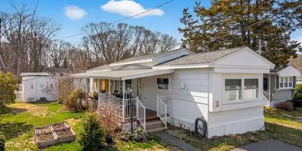 23 Linden Avenue North