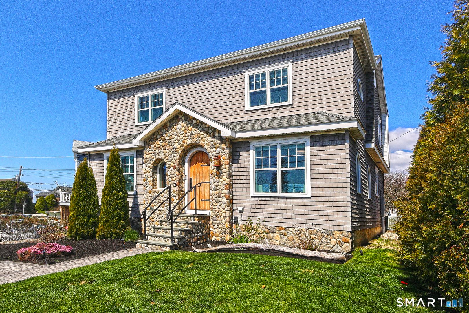 Image 3Front of House