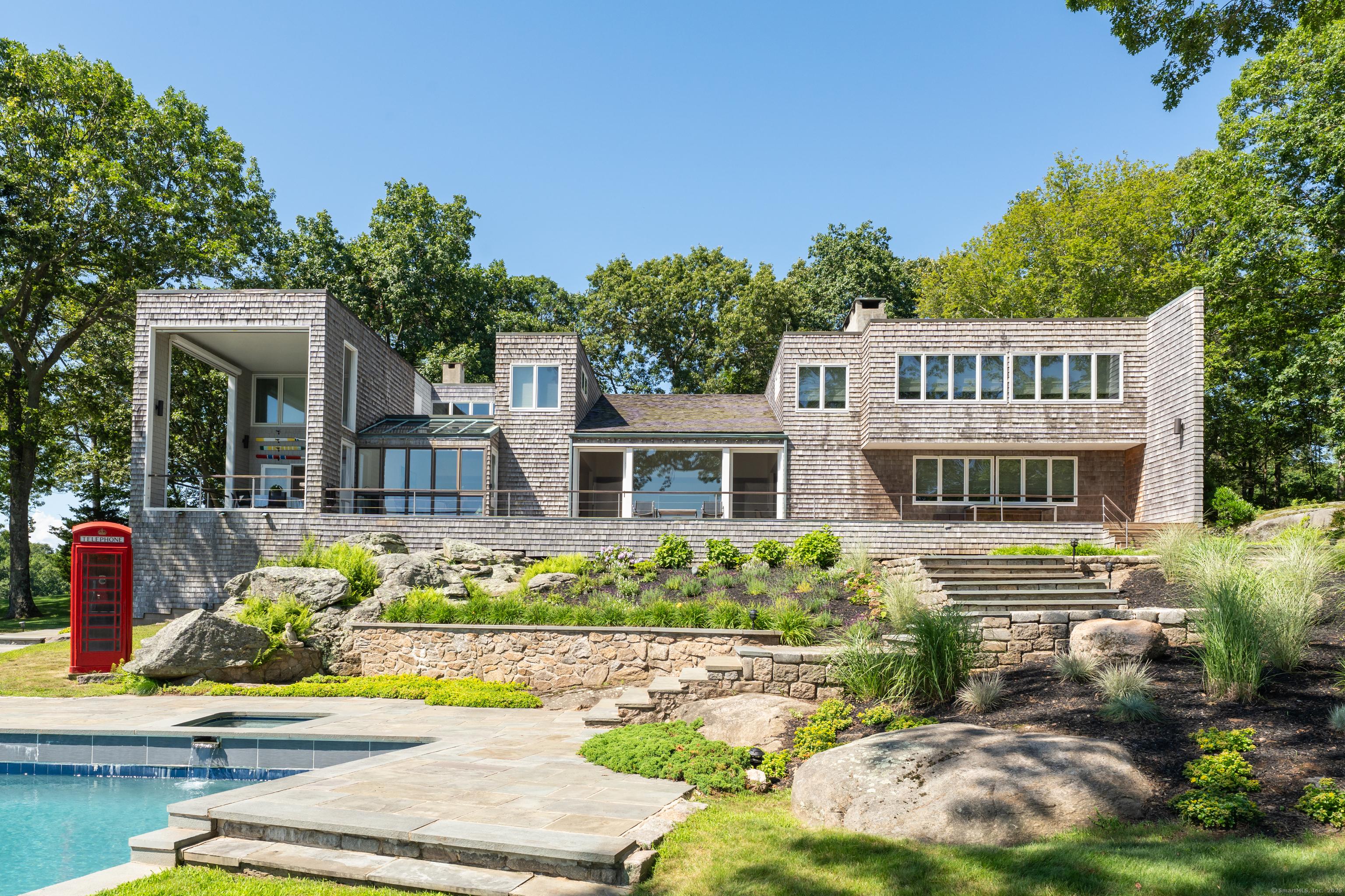 Image 4: Designed by renowned architect, Judith Chafee to capture the unbelievable setting.