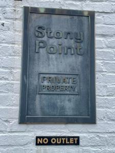 6 Stony Point Road