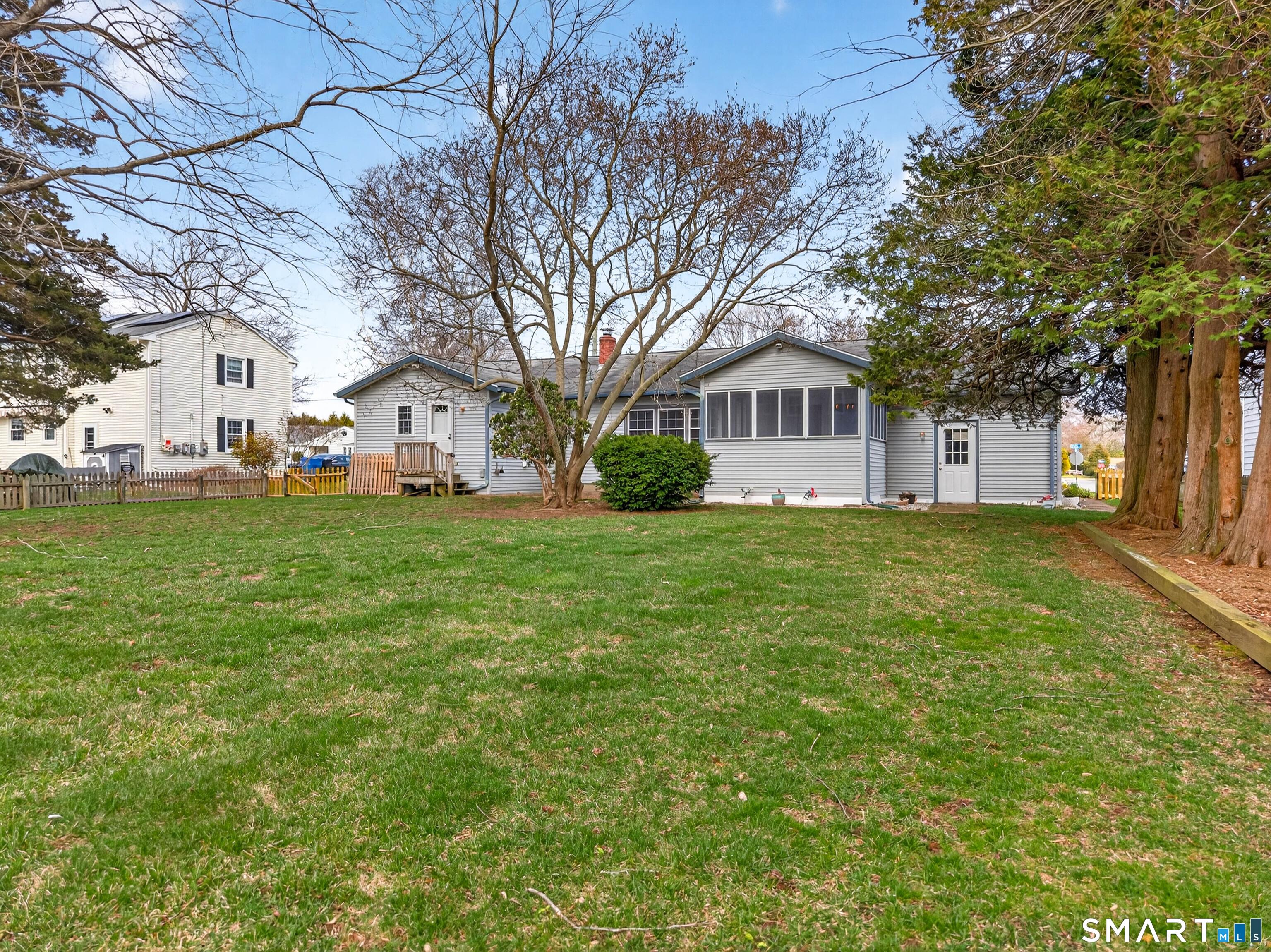 Image 4: Large, level yard