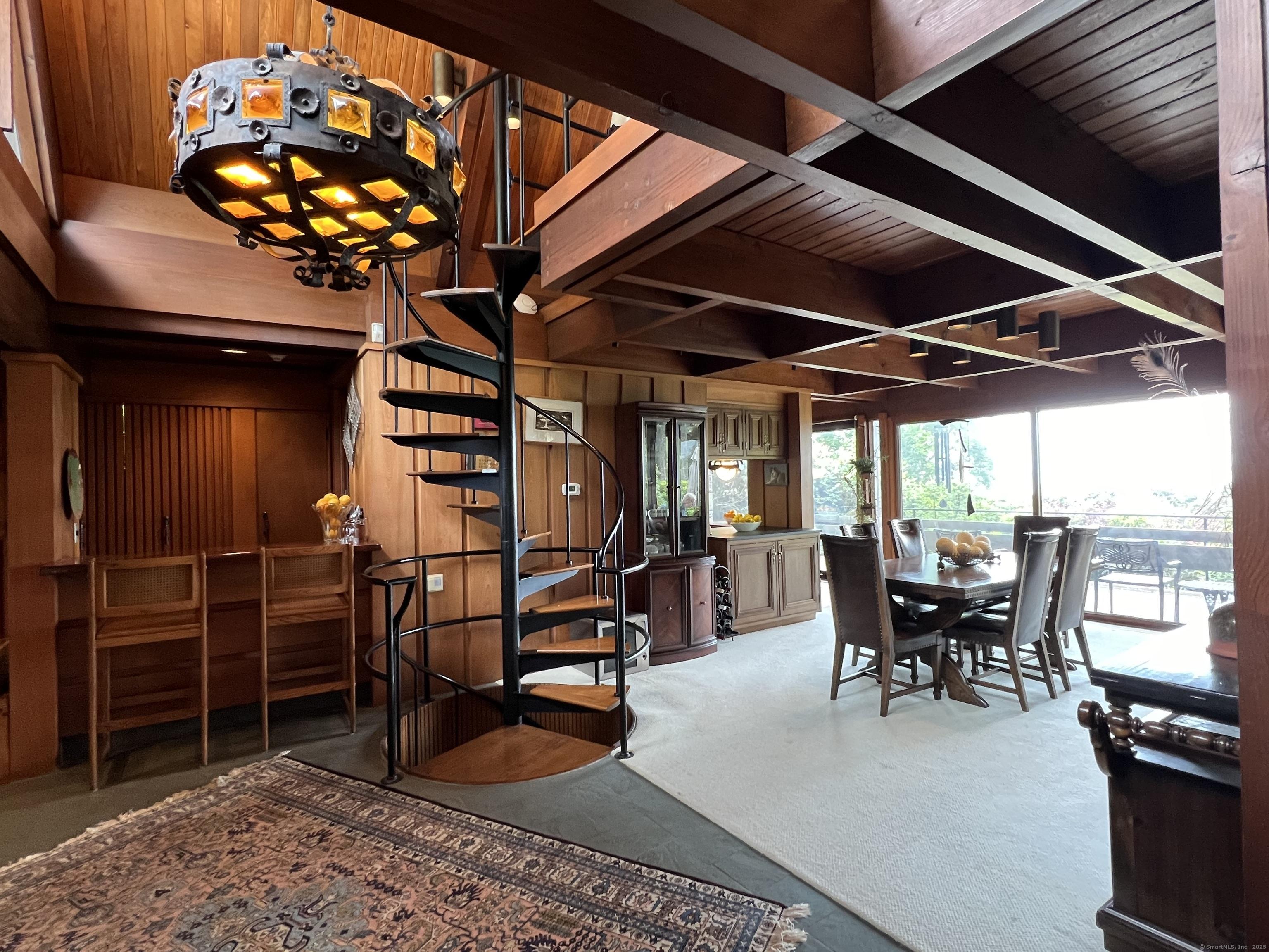 Image 2: Mid-century Modern at its best. An extraordinary waterfront home! 