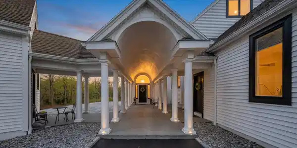 Image 2: This stunning covered entrance allows entrance to the main home and the guest apartment.