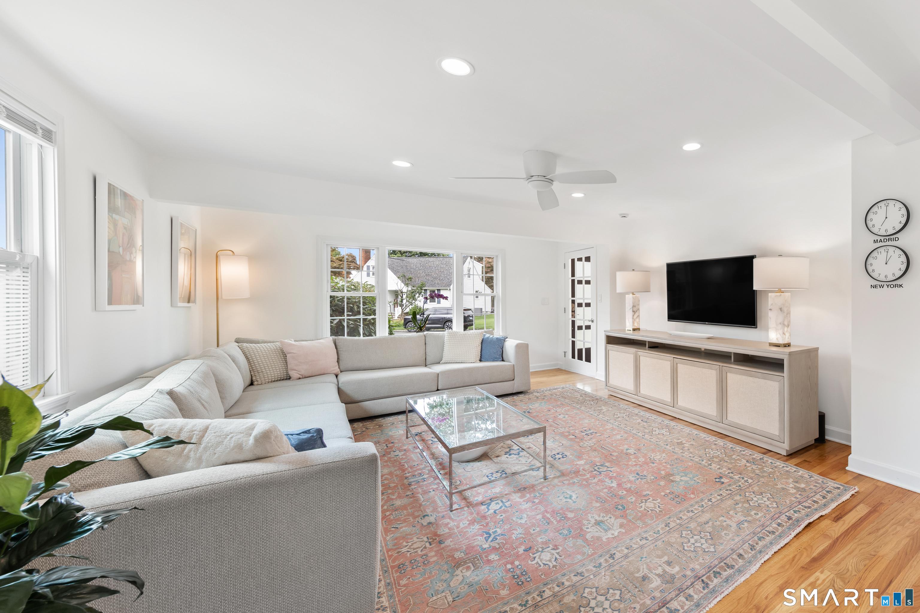 Image 4Living Room
