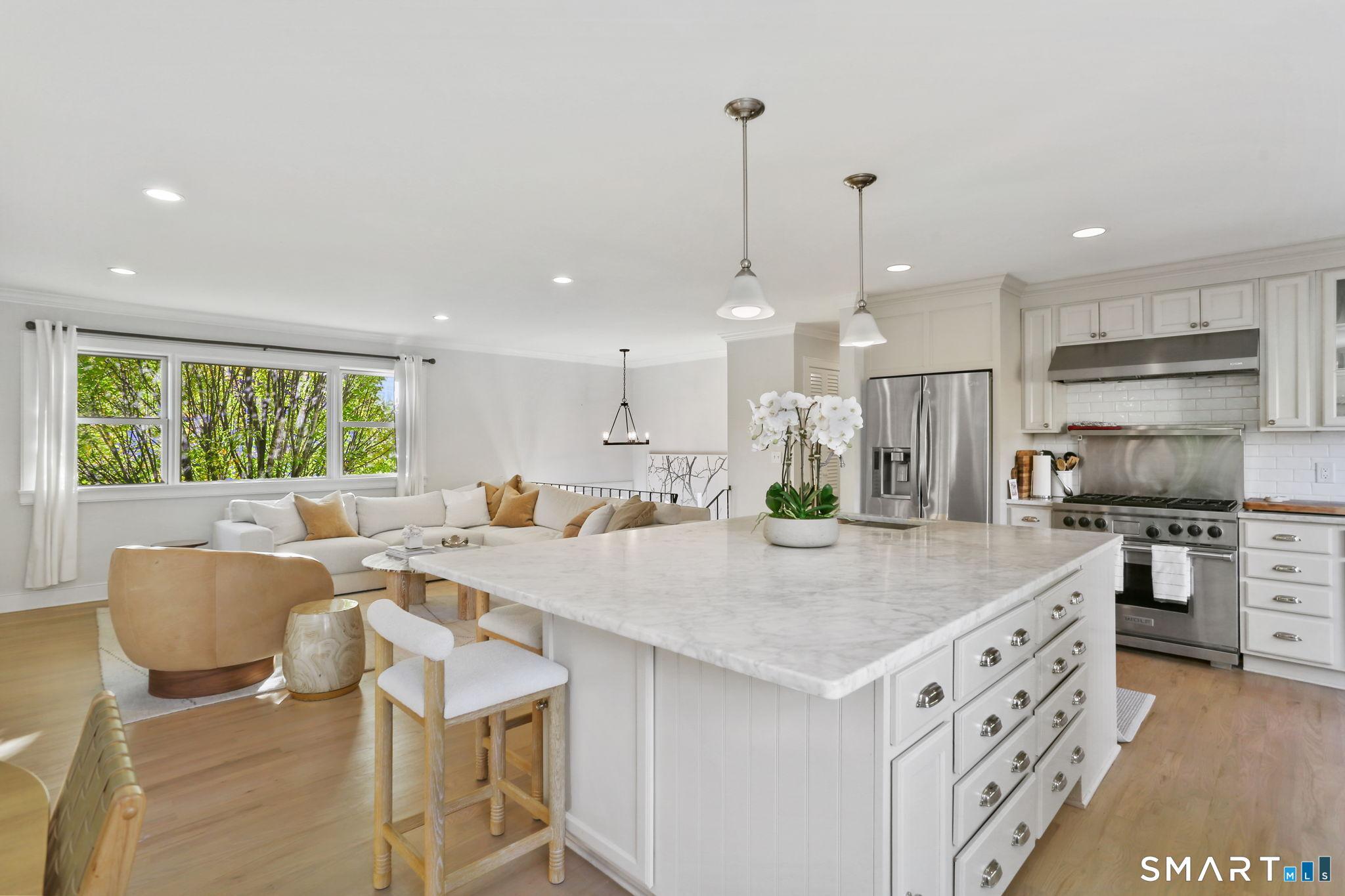Image 3: Dine-in Kitchen