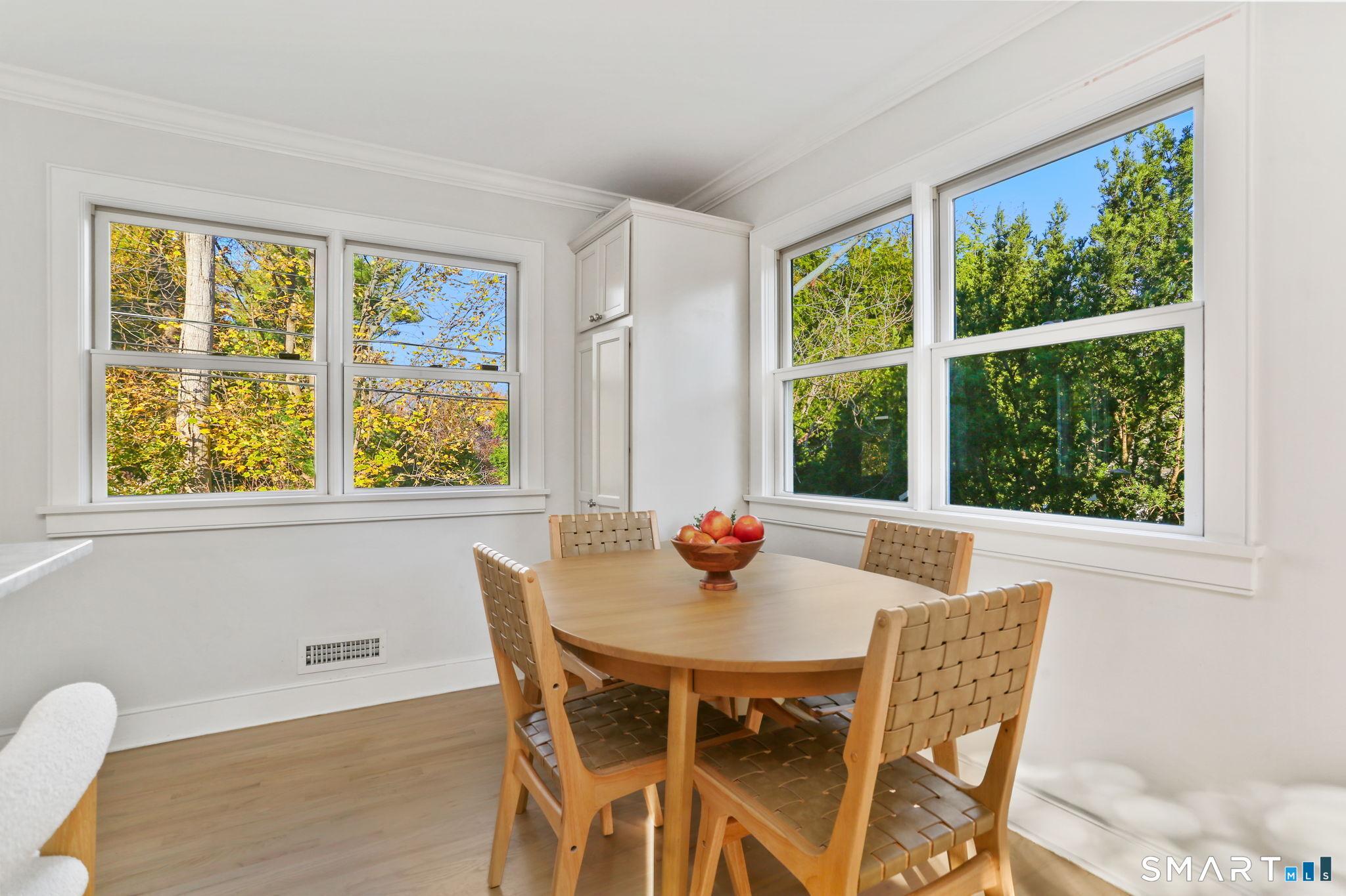 Image 4: Dining Area