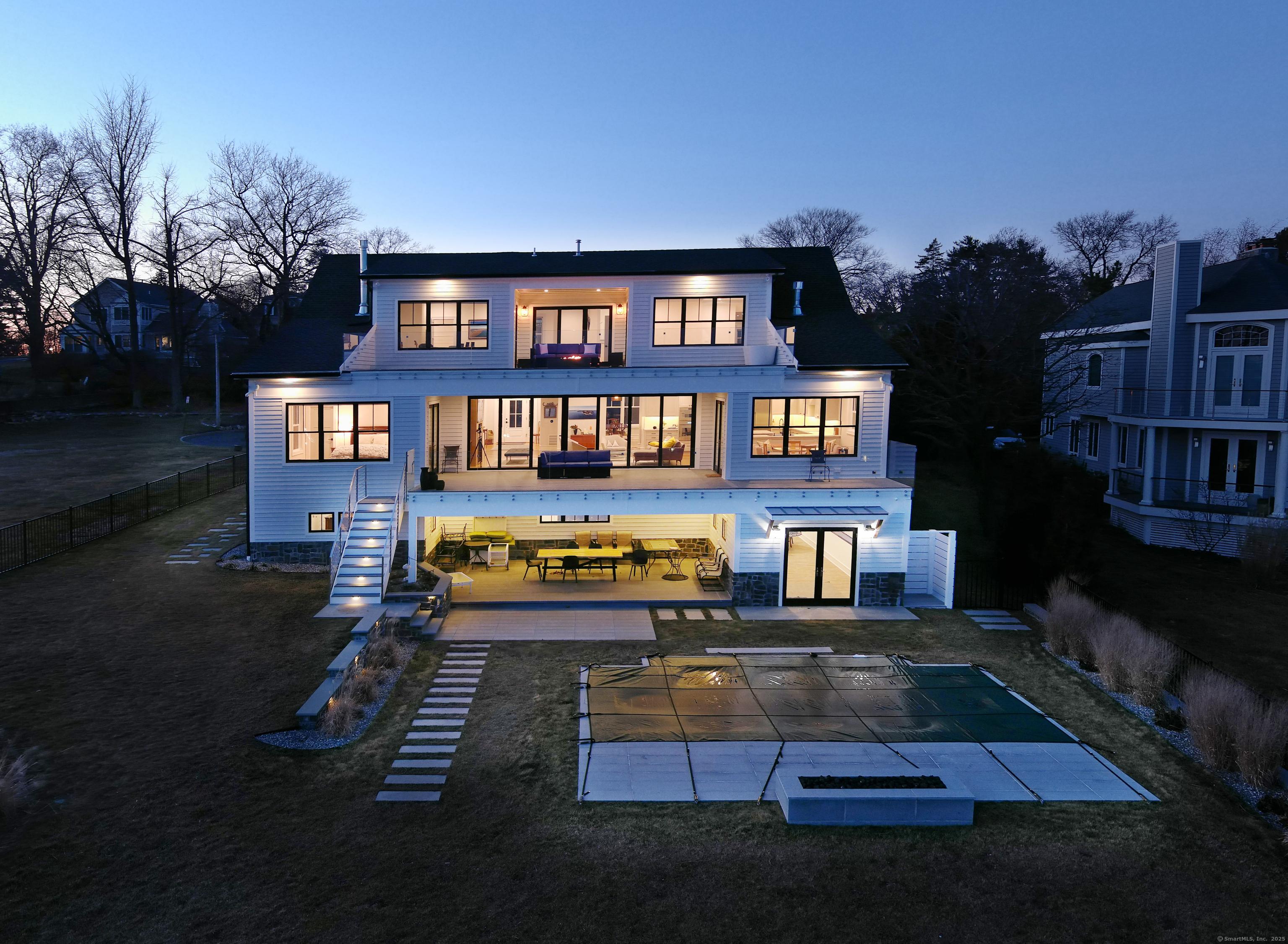 Image 3: Three levels of spacious living awaits.