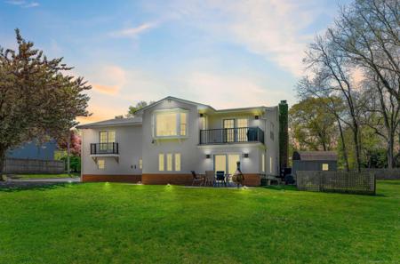 11 Skytop Drive