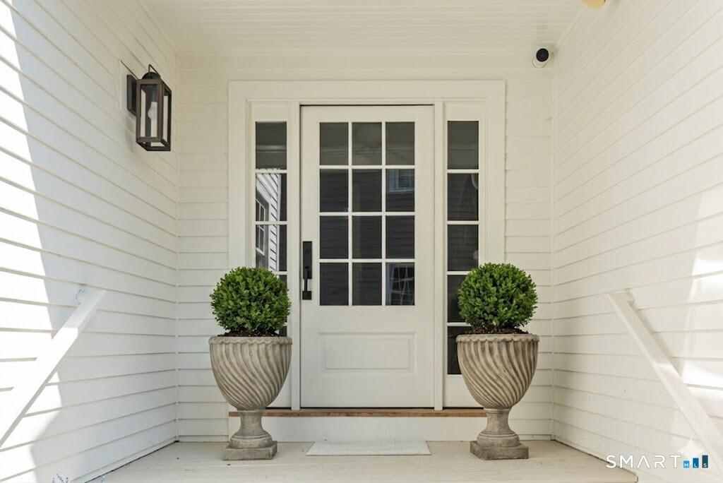 Image 2: Front entry