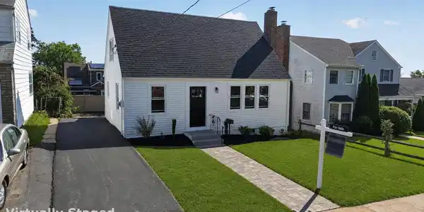 141 Laurel Street