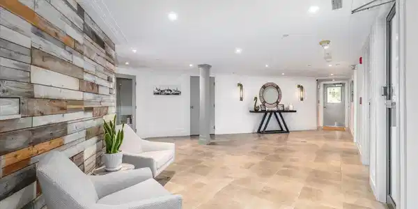 Image 4Lobby