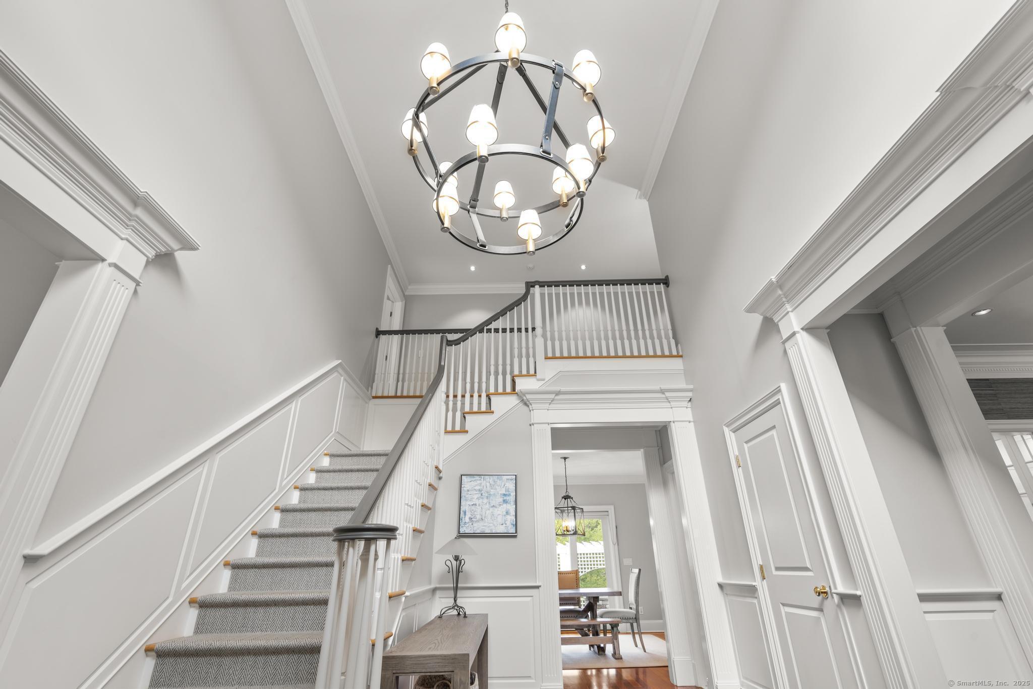 Image 4: Dramatic double-height entryway