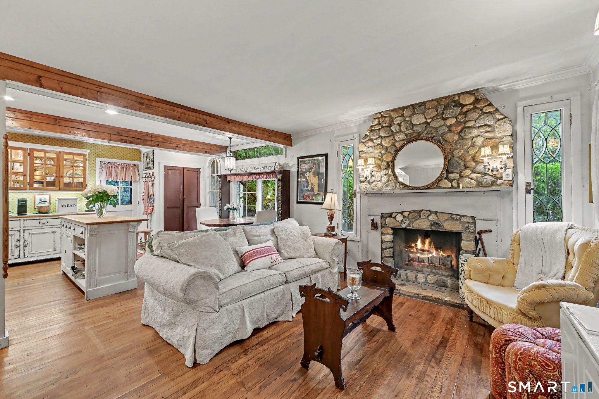 Image 4Living Room