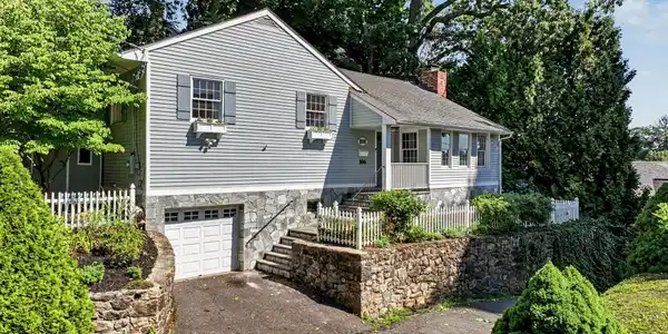 106 Shorefront Park