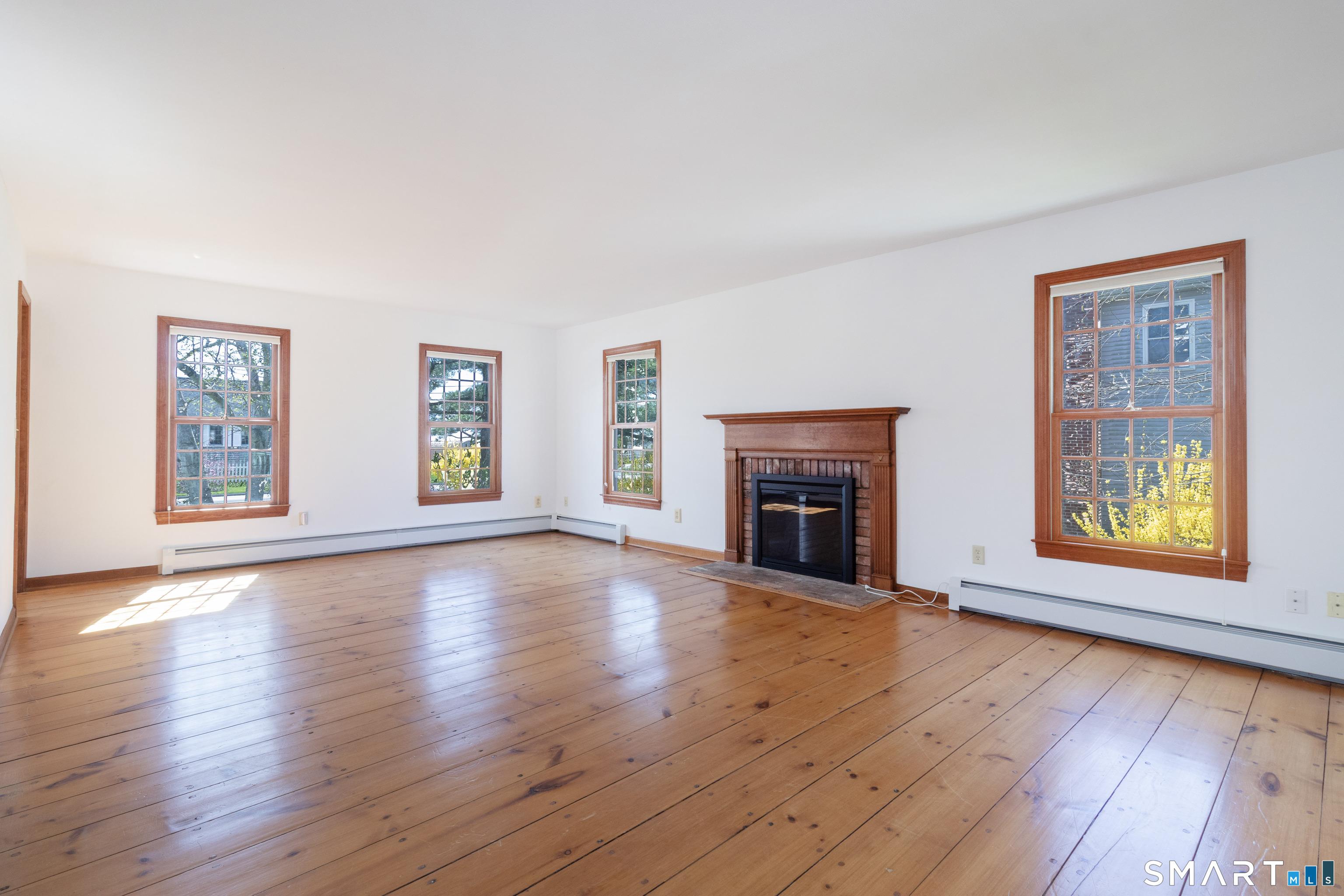Image 4: Living room, vacant as it is today. 