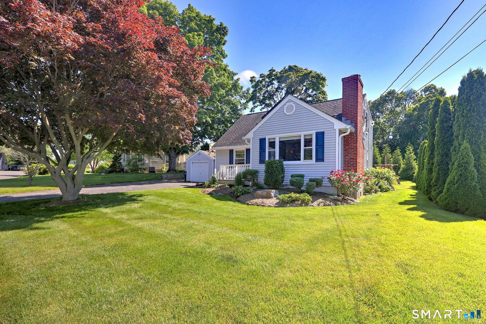 Image 1Front Yard: Welcome to 71 Canterbury Lane