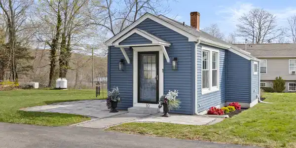 10 Pattagansett Court