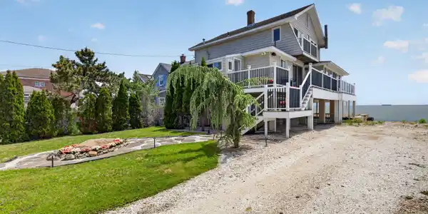 318 Cosey Beach Avenue
