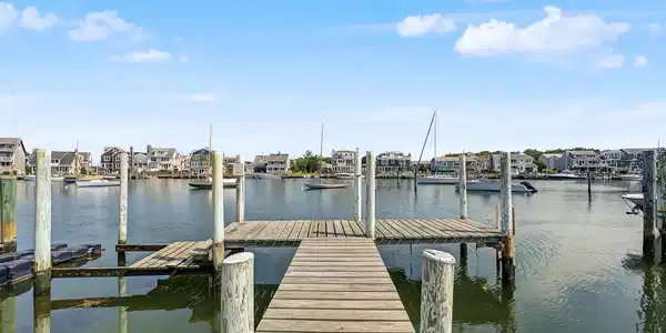 Image 3: There is a large and ample dock!