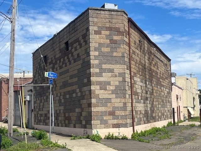 Image 1Front of Structure: Intersection of Union Ave and Bay Street