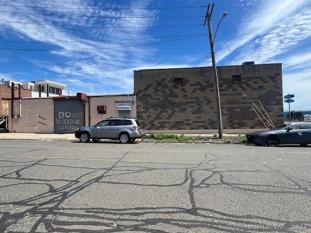 Image 3Front of Structure: Union Ave view