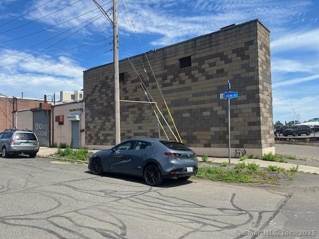 Image 4Front of Structure: View of Corner of Union Ave and Bay Street