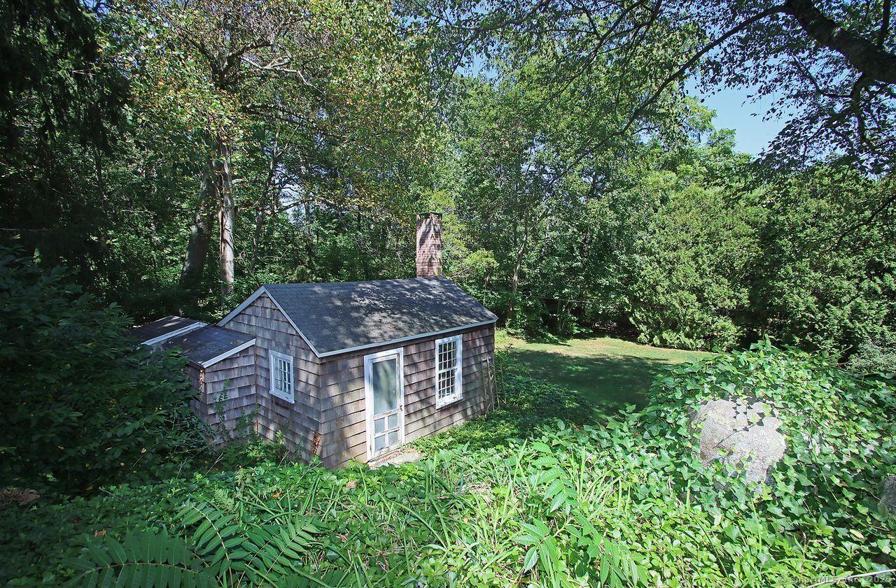 Image 4: Adorable cottage that is awaiting love