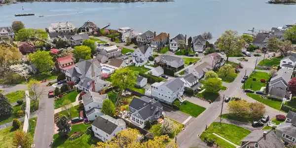 47 Shorefront Park