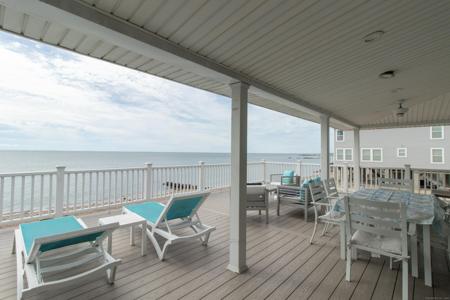 216B Cosey Beach Avenue