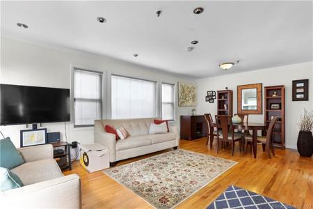 6 Rowan Street