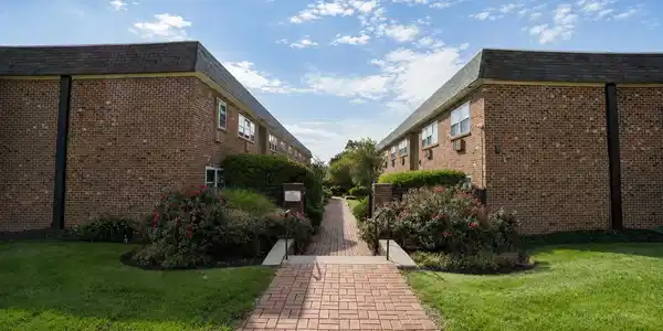637 Cove Road