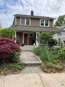 8 Roland Avenue