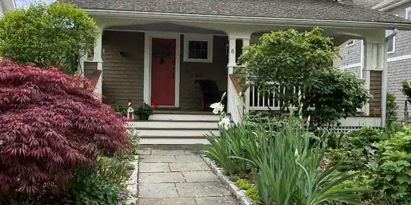 8 Roland Avenue