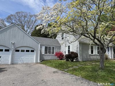 240 Great Neck Road