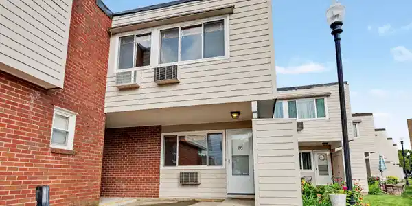 195 West Walk