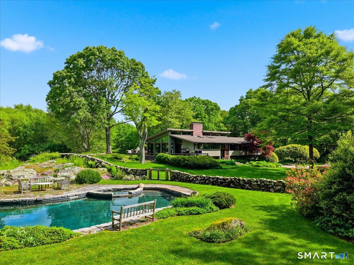 Image 1: Private, secluded setting