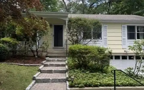 Image 3Front of House