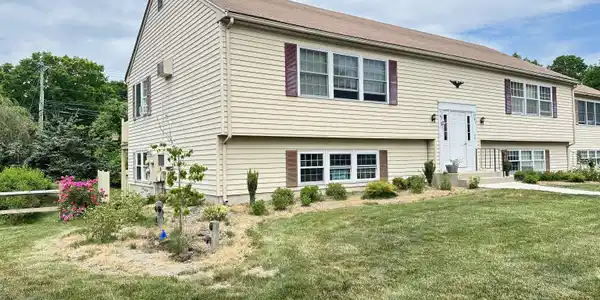 Image 4Front of Condo