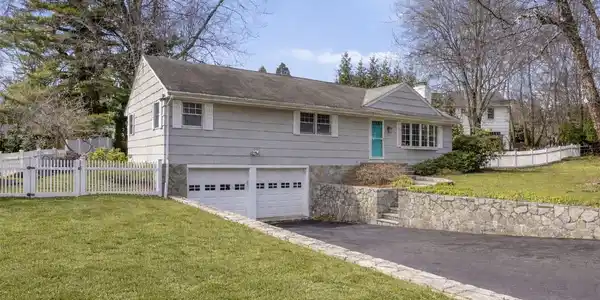 11 Old Field Road