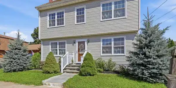 31 Center Avenue