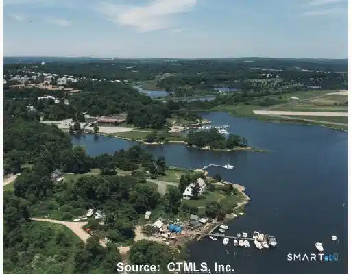 Image 1: Aerial View. Picture taken in the 80 s