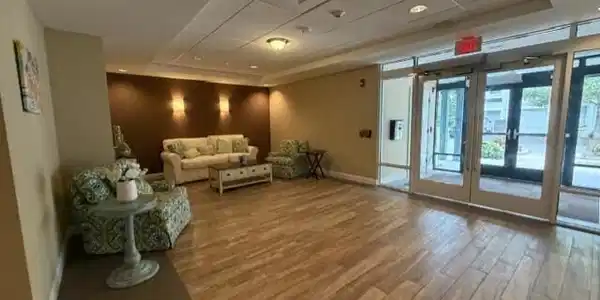 Image 4: lobby