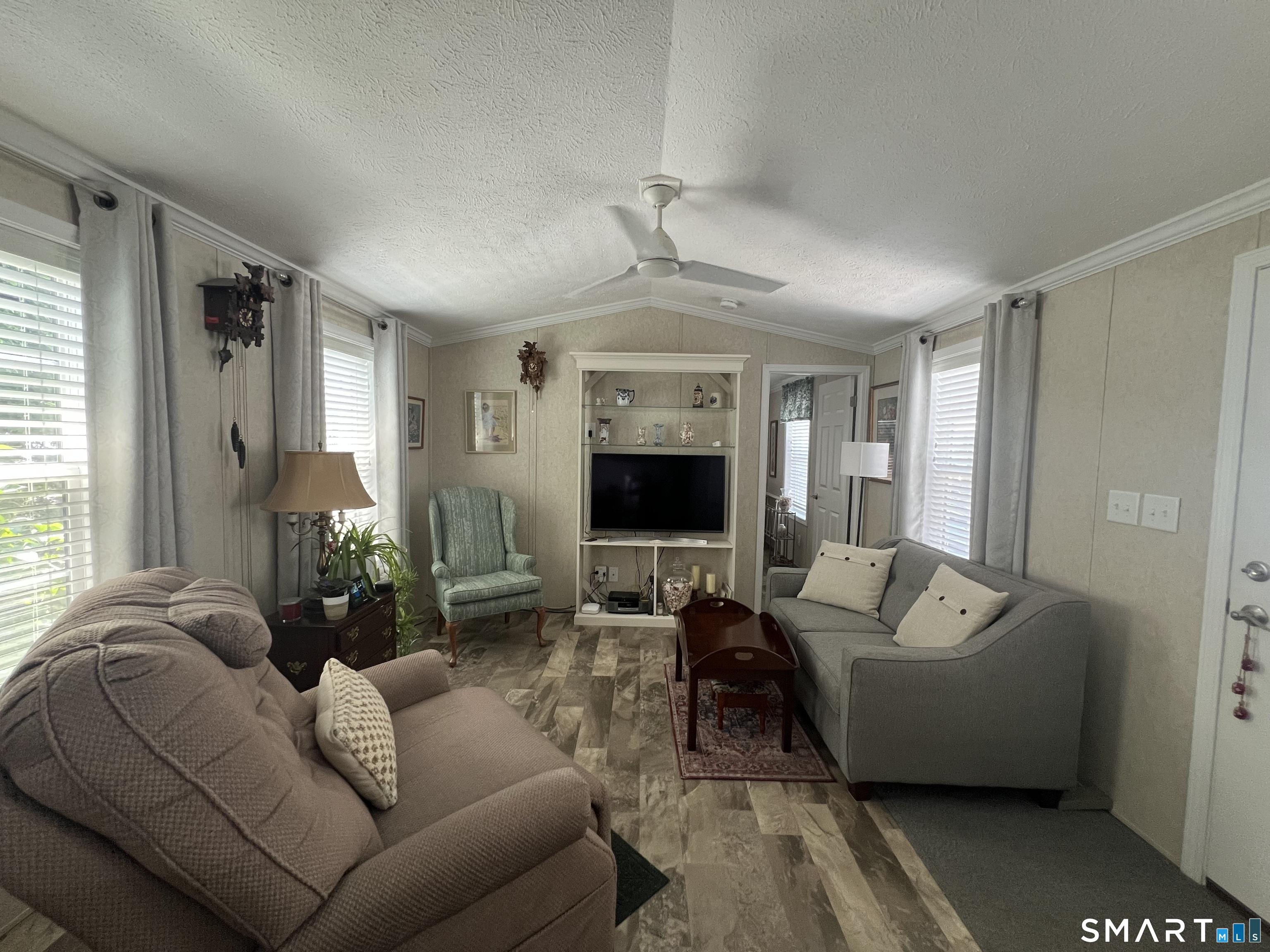 Image 4Living Room