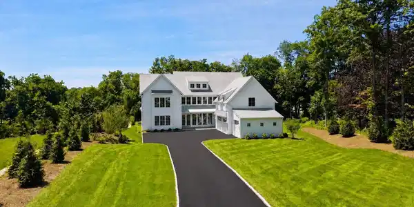 13 Edgemarth Hill Road