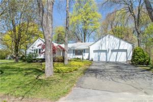27 Meadowood Lane