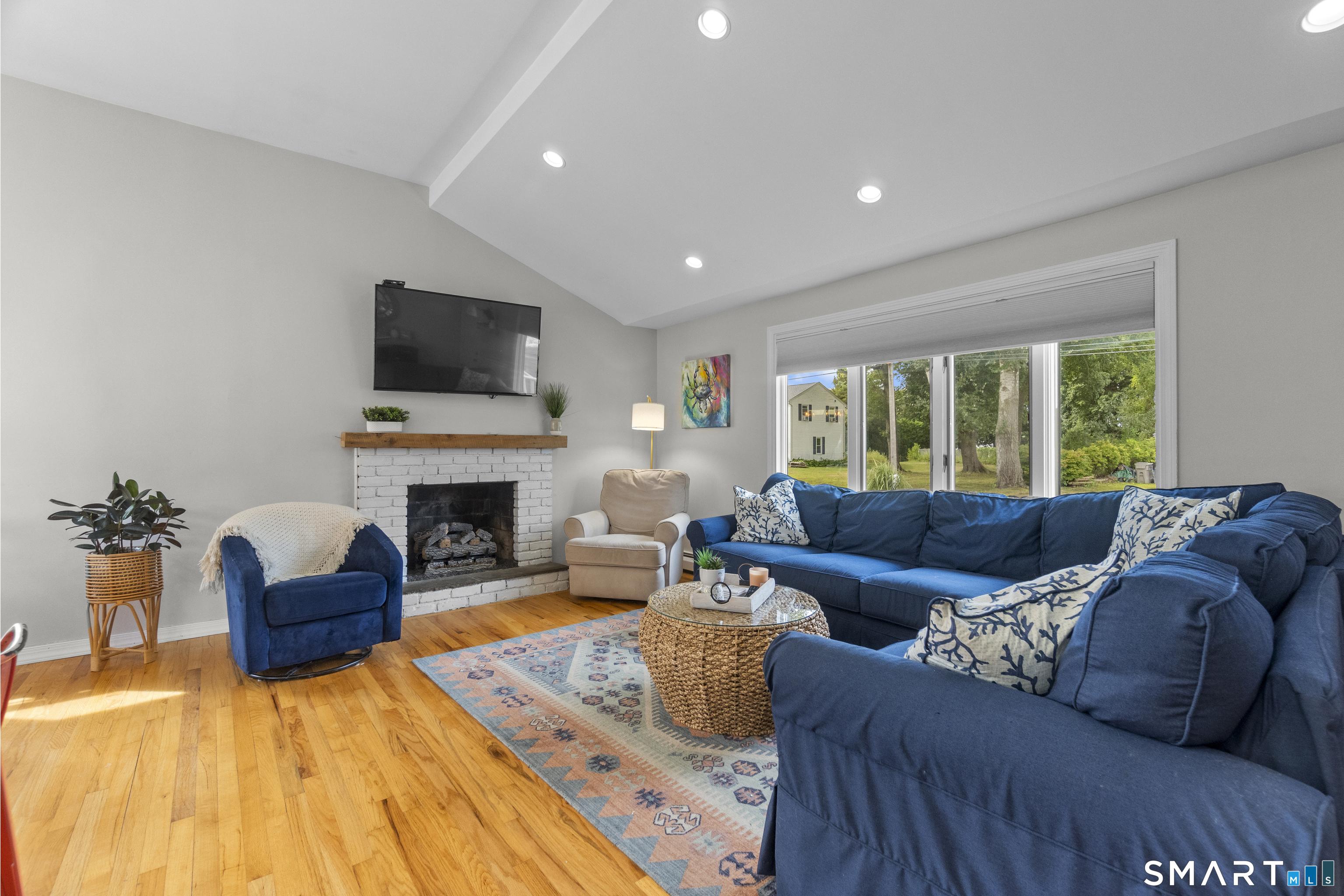 Image 4Living Room