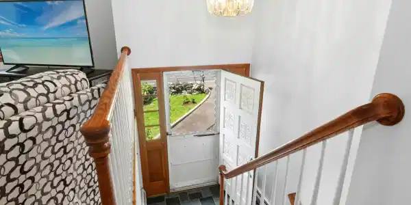 Image 4Foyer
